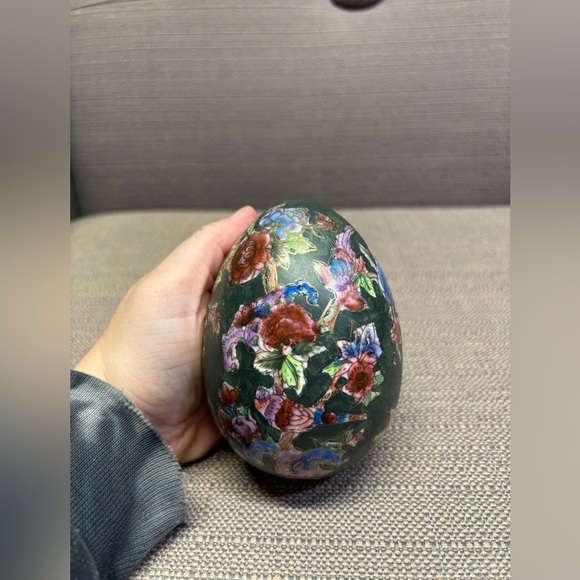 Vintage Chinese Green Porcelain Paperweight Modeled as an Egg - Picture 2 of 4